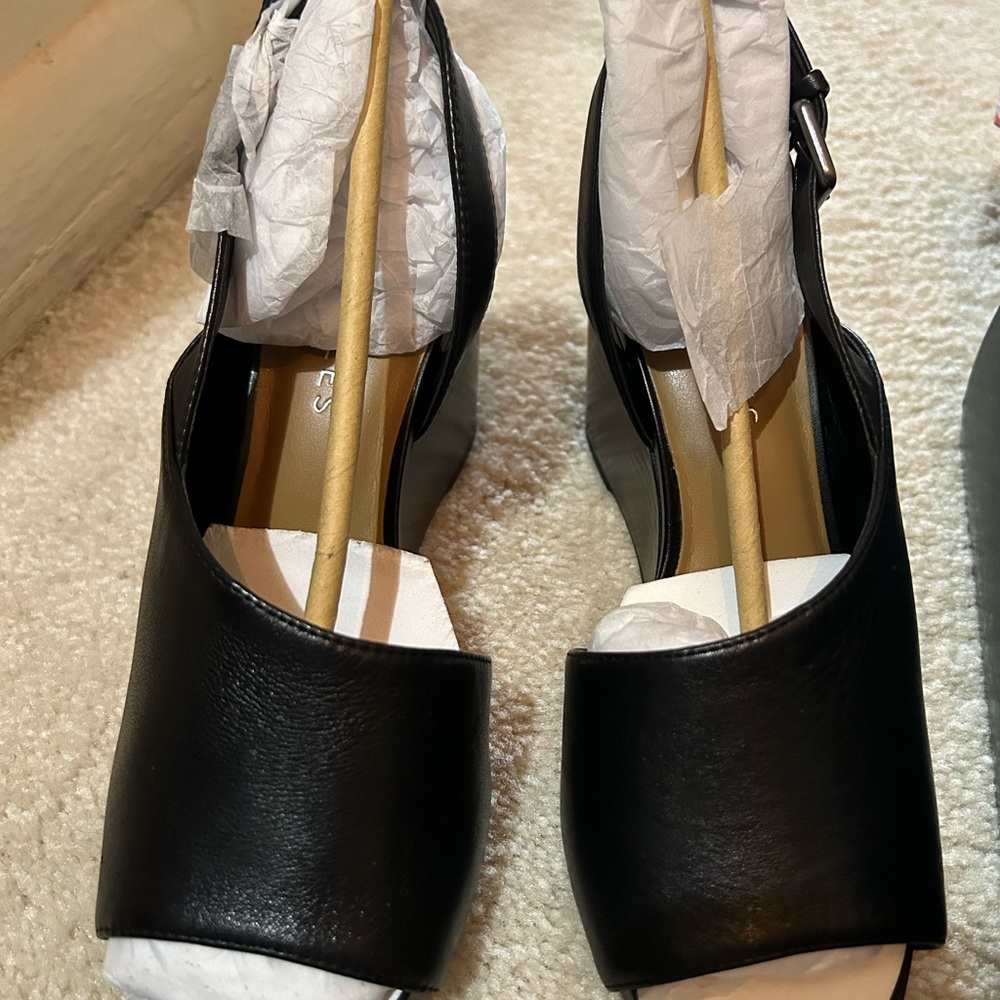Aerosoles Wedge Shoe - Black Leather - Picture 2 of 6